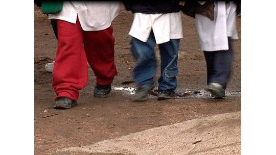 Niños de Villa García necesitan zapatos; piden colaboración