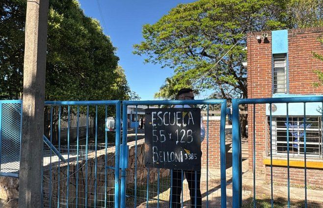 Escuela 55 y escuela 123, en Jardines del Hipódromo. Foto: María Eugenia Scognamiglio, Subrayado.