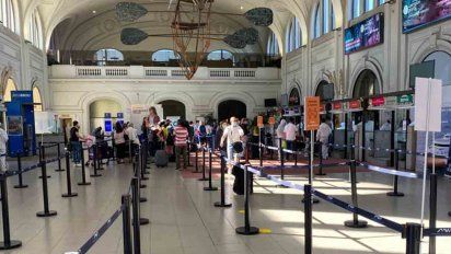 cientos de uruguayos y argentinos retornan a su pais de residencia este jueves