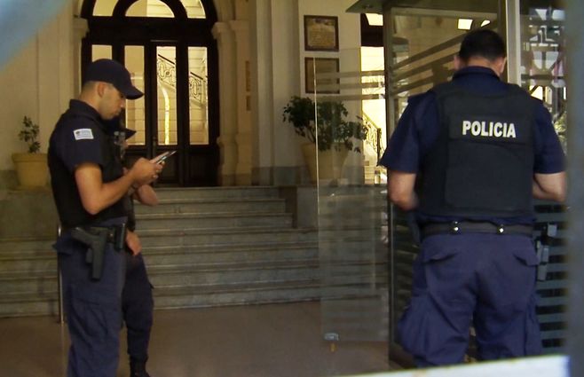 policia-en-facultad-de-derecho-udelar.jpg