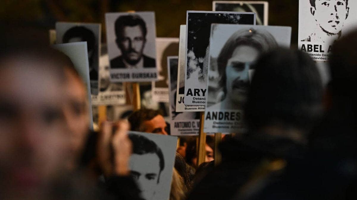 Una multitud reclamó verdad y justicia por la avenida 18 de Julio en una nueva edición de la Marcha del Silencio