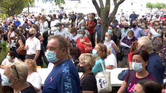 socios de casa de galicia reclaman seguir atendiendose en el sanatorio de calle millan
