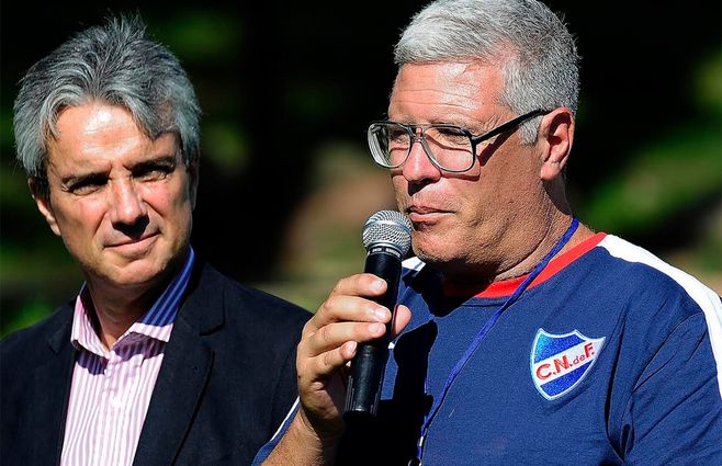 Habla el entrenador Gutiérrez y escucha el presidente Decurnex. Llegó para sustituir al argentino Domínguez y después de algunos tumbos enderezó el barco para llevar a Nacional al triunfo. 