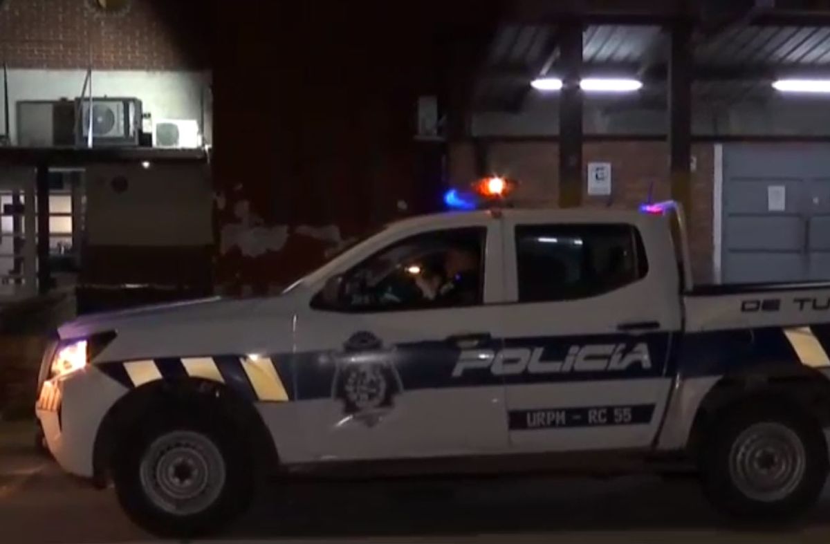Mujer con dos disparos en la espalda y sospechoso del ataque, herido en persecución, están internados en Capitán Tula