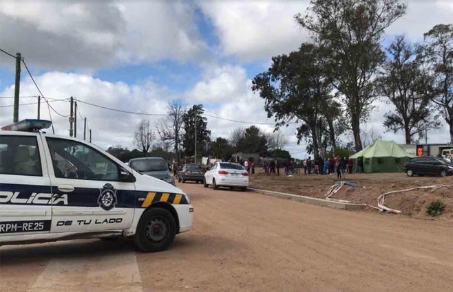 policia-carpa-asentamiento-6-de-enero.jpg