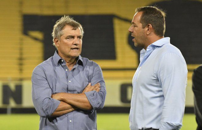 Foto: FocoUy. Diego Aguirre e Ignacio Ruglio, Peñarol.