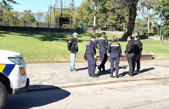 El lugar donde ocurrió el homicidio del joven de 22 años, frente al Rosedal del Prado. Foto: María Eugenia Scognamiglio, Subrayado.