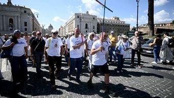 el vaticano recibe el primer gran peregrinaje lgbt+ oficial en el marco del jubileo