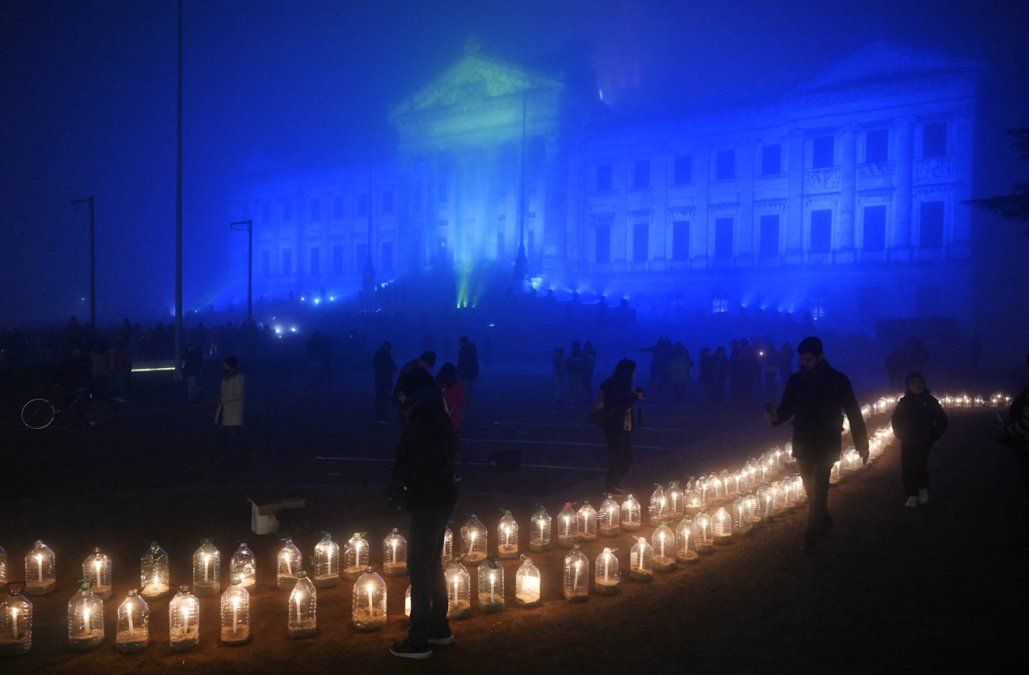 Miles de velas encendidas fueron las protagonistas de la “vigilia por