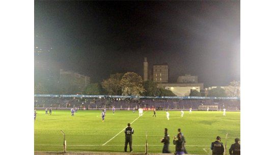 Racing y Cerro juegan en el Parque Roberto por el Apertura Racing y Cerro juegan en el Parque Roberto por el Apertura
