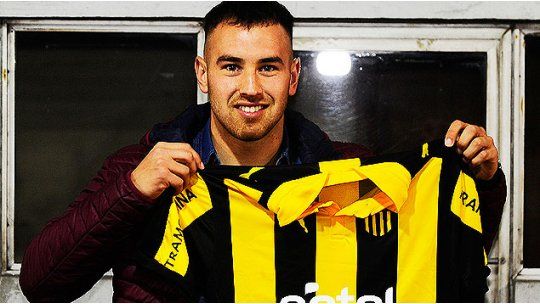 Junior Arias podría pasar de Peñarol a Nacional, según su representante