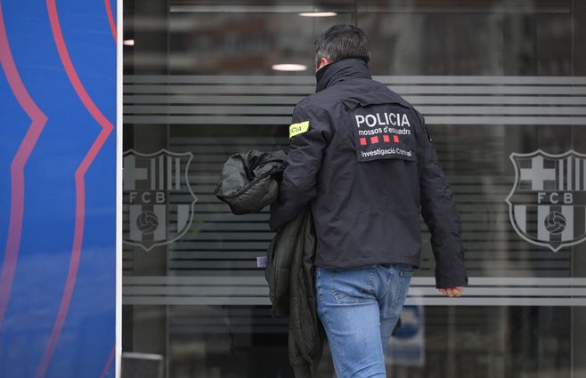 Policías allanan las oficinas del Barcelona este lunes