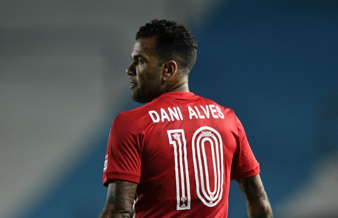 Dani Alves, la veterana superestrella brasileña, conductor de los paulistas