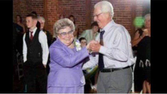 Tras 64 años de matrimonio fallecieron juntos, tomados de la mano