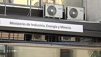 renuncio el director general de secretaria del ministerio de industria