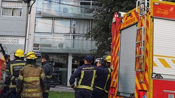 incendio afecto apartamento en parque batlle; rescataron a dos ninos de 3 y 8 anos