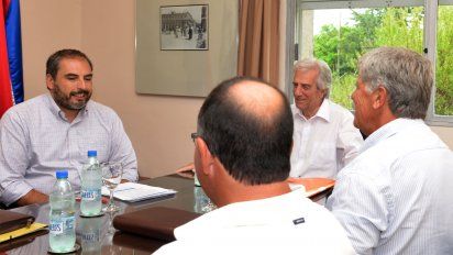 Vázquez y el viceministro de Economía Pablo Ferreri se reunieron con productores lecheros el 30 de enero de 2019 en la residencia de Suàrez. Allí quedó planteada una nueva reunión, a la que ahora el presidente se niega, según Búsqueda.&nbsp;