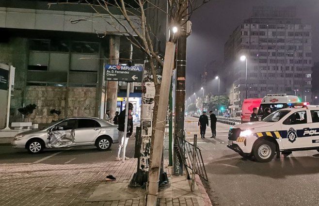 Foto: Miguel Chagas, Subrayado. Accidente en 18 de Julio y Fernández Crespo.