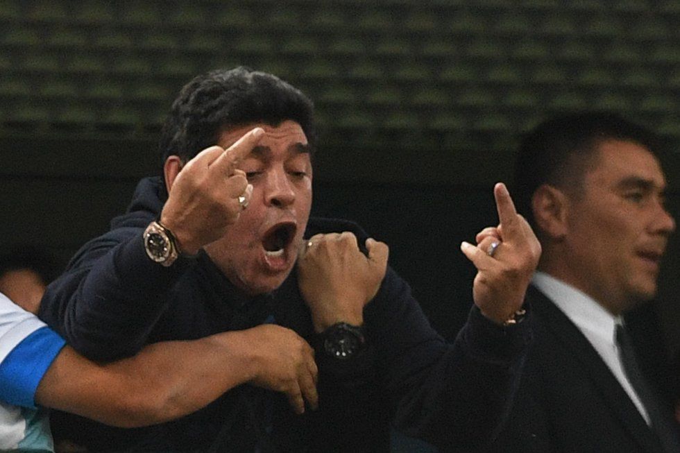 Maradona en el partido de fútbol del Grupo D de la Copa Mundial Rusia 2018 entre Nigeria y Argentina en el Estadio de San Petersburgo.