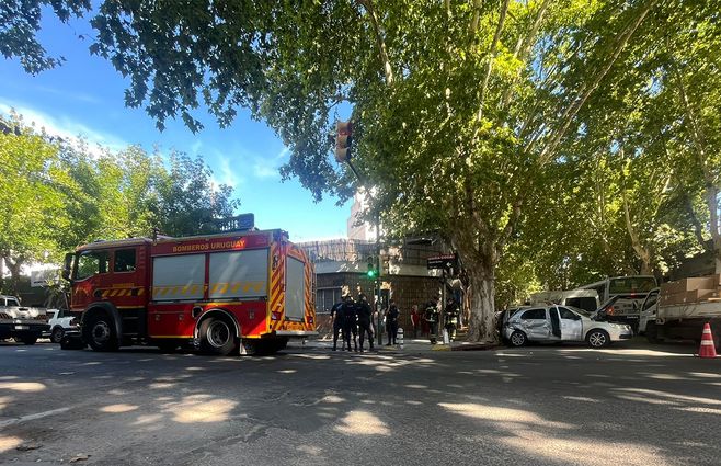 choque-bomberos-auto-1