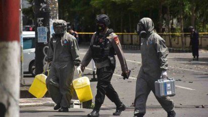 atentado suicida contra una catedral indonesia tras la misa de ramos