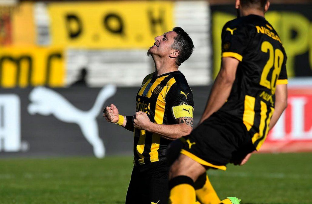 Peñarol 1-0 Nacional resumen y goles expulsiones video fecha 4