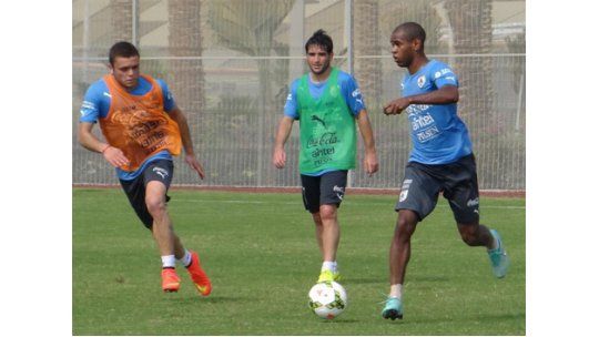 Uruguay juega ante Arabia sin Godín y con Luis Suárez a las 15