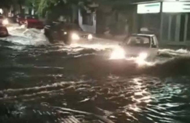 aguacero-paysandu-autos-inundacion.jpg