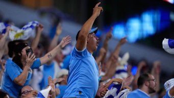 Foto: AFP. Hinchada de Uruguay en el partido ante Panamá, el 23 de junio de 2024.