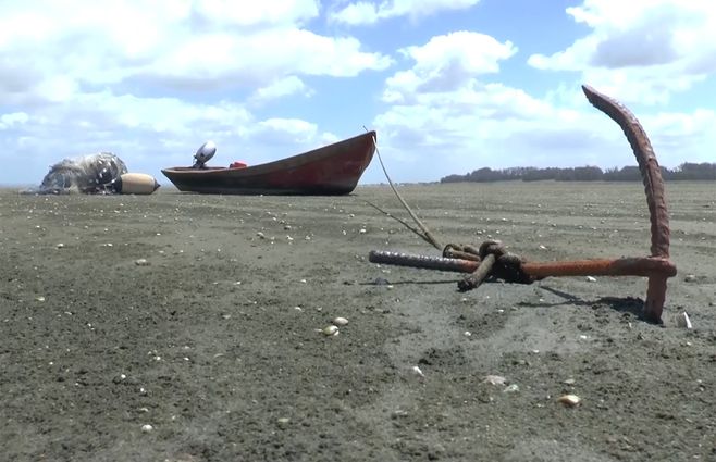 barco-pesquero-ancla-rocha