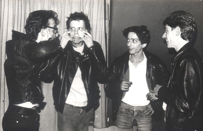 Pil Trafa con la gente de Virus, una banda amiga