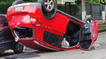 Foto cedida a Subrayado. Choque y vuelco en Pocitos.