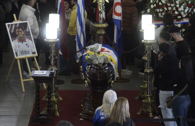 Nacional velatorio Juan Izquierdo. Foto: FocoUy