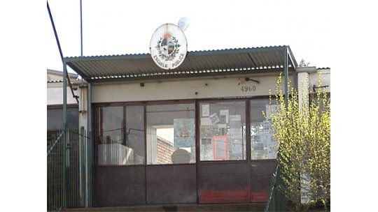 Roban otra escuela en Montevideo, esta vez los atraparon adentro