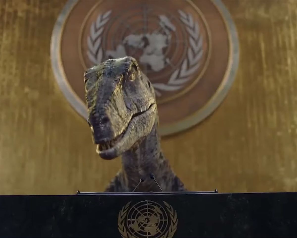 Un dinosaurio interrumpió la Asamblea de la ONU para advertir sobre el cambio  climático