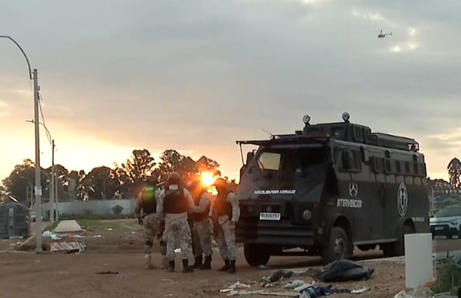 Siete allanamientos en barrio Cauceglia terminaron con dos detenidos, uno requerido por disparos, además de la incautación de droga