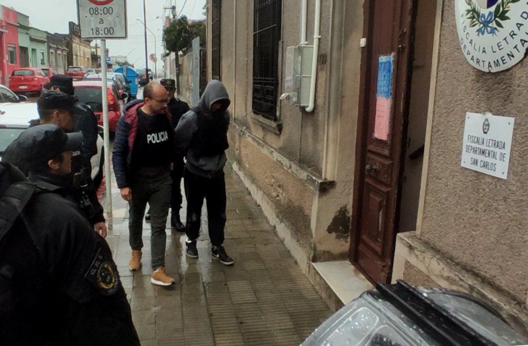 Foto: Subrayado. Ingreso del detenido al juzgado de San Carlos. Foto: Subrayado. Ingreso del detenido al juzgado de San Carlos.