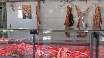 bajo el consumo de carne bovina y subio el de carne aviar y porcina