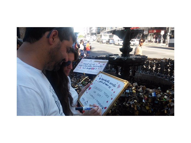 Un dulce San Valentín se celebró en la Fuente de los Candados de 18 y Yí