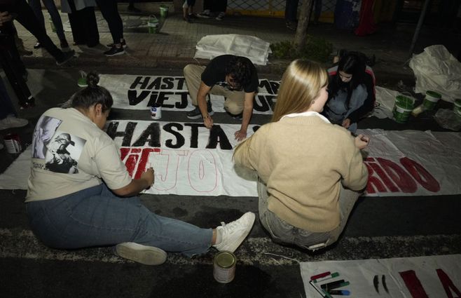 Mujica-sede-MPP-pancarta-FocoUy.jpg