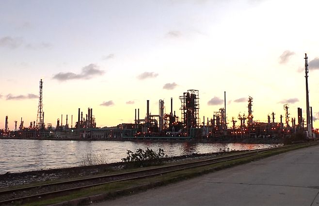 ancap-refineria-la-teja-atardecer.jpg