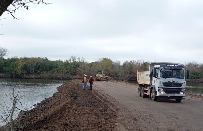 La nueva represa sobre el río Santa Lucía. Foto: Lorena Nachajón, periodista de Subrayado.