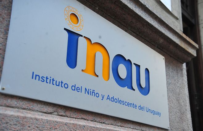 inau-cartel-logo-fachada-foco-uy.jpg