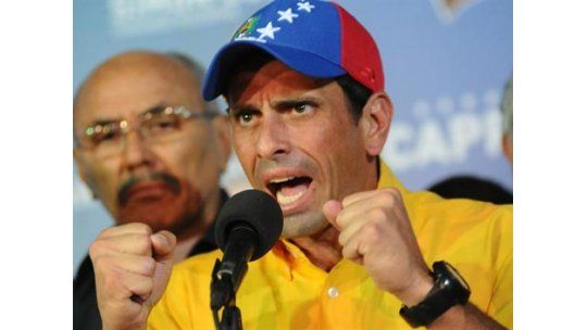 Capriles no reconoce triunfo de Maduro hasta que recuenten votos