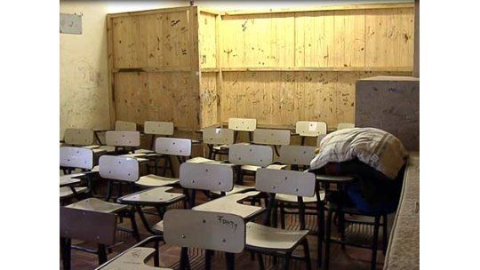 Paros, ocupación y 13 liceos que no comienzan las clases