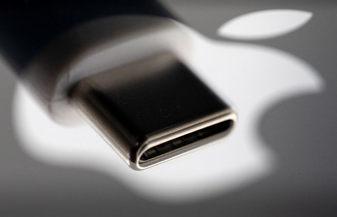 Foto: AFP. Cargador USB tipo C.