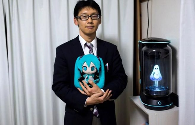 Akihiko Kondo con la novia 