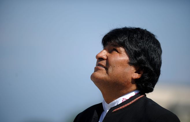 Evo Morales Bolivia mirando al cielo en La Habana AFP.jpg