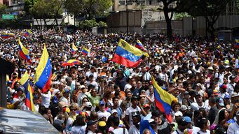 venezolanos protestan en miami por no poder votar en elecciones de su pais