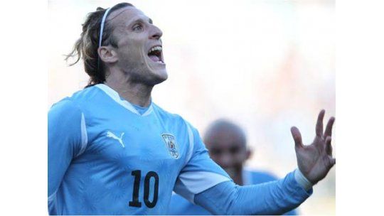 Decidió Tabárez: Forlán con Suárez de titular y Cavani al banco